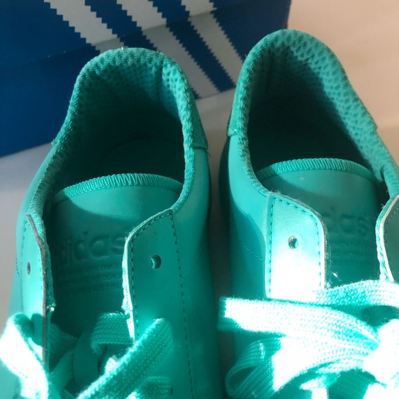 Mens Sz 11.5 Mint Green Adidas Court Vantage Shock Sneakers NEW - Picture 4 of 11